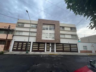 Se vende departamento, primer piso, unicamente hay 10 departamentos en el edificio de tres niveles. Muy centrico, iluminado y bonito