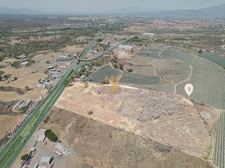 Terreno de 5 hectáreas con un frente de 140 metros a carretera, uso de suelo mixto