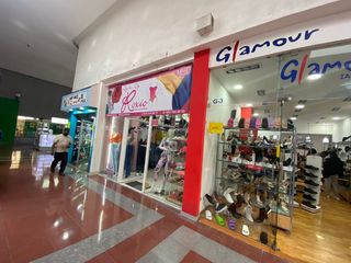 DOBLE LOCAL COMERCIAL EN VENTA EN PLAZA CAMELINAS ✨🏢  📍 Excelente ubicación frente a Bodega Aurrerá, dentro de Plaza Camelinas.