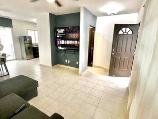 CASA EN RENTA RESIDENCIAL ISLAZUL, AV COLOSIO Y HUAYACÁN, CANCÚN.