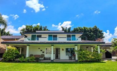Casa en Venta con Alberca y Amplia Palapa en Fraccionamiento La Moraleda, Atlixco.
