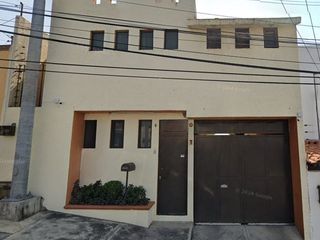 VENTA DE CASA EN LOMAS DE TZOMPANTLE, CUERNAVACA MORELOS