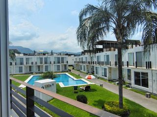 CASA EN RENTA  CON ROOF GARDEN EN FRACC. LOS PRADOS EN YAUTEPEC, MOR.