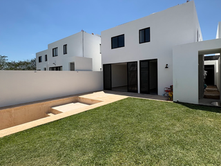 CASA EN RENTA DE 4 HABITACIONES CHOLUL MÉRIDA CON PANELES SOLARES