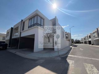 RENTA FRACC. ABITALIA RESIDENCIAL AMUEBLADA CON PANELES SOLARES