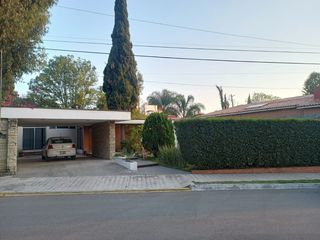 CASA EN VENTA DE 4 RECAMARAS CON AMPLIO JARDIN EN ZAVALETA