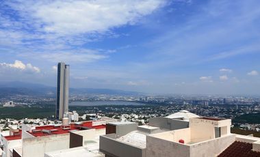 VENTA DE CASA NUEVA EN GRAN JARDIN CON ESPECTACULAR VISTA