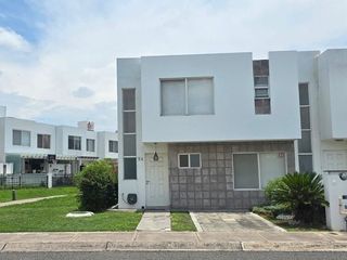 Renta Casa en Paseos del Bosque, condominio colibrì
