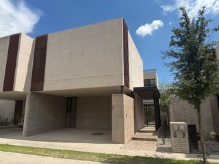 HERMOSA RESIDENCIA EN FRACC MISIONES DE SANTA FE 4 RECAMARAS UNA EN PLANTA BAJA