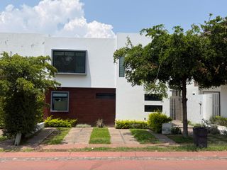 Exclusiva Residencia en Renta | La Rioja Residencial | Vive el lujo, la tranquilidad y el mejor estilo de vida del sur de Guadalajara
