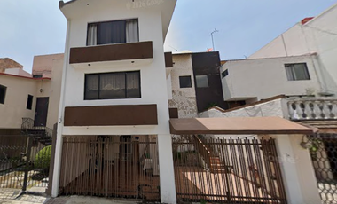 Casa en P.º de Tullerías, Lomas Verdes 3ra Sección, Naucalpan de Juárez, Estado de México, México