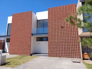 ¡Hermosa casa en venta con excelente ubicación!