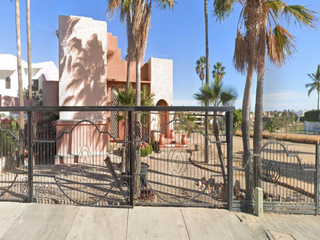 CASA EN LOS CABOS MUY AMPLIA, CUENTA CON TODOS LOS SERVICIOS Y AMENIDADES.