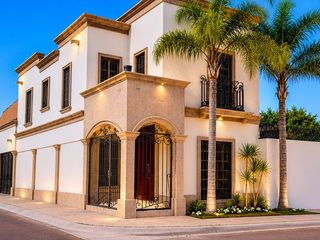 SE RENTA CASA CON ALBERCA FRACC. VILLA BONITA EN CIUDAD OBREGÓN, SON.