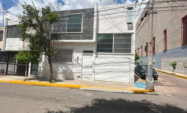 CASA EN VENTA EN CALLE COLÓN CENTRO DE AGUASCALIENTES