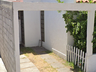 CASA EN VENTA EN JARDINES DE VILLAS DE QUERETARO, QUERETARO.