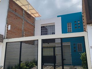Hermosa casa en renta en la Colonia La Insurgente (Entrando frente a Primera Plus de la salida a Quiroga)