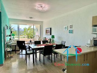 Departamento de 2 recámaras con terraza y vista al campo de golf y parcial al mar