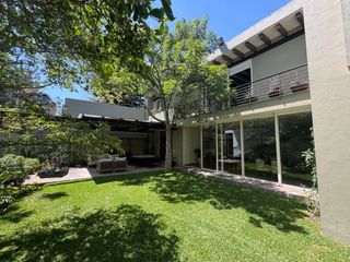 CASA TOTALMENTE AMUEBLADA EN COL. JACARANDAS