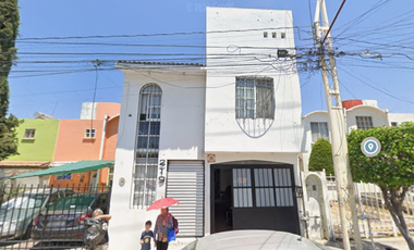Casa en Venta en Colonia Cumbres del Roble, Venceremos Querétaro.