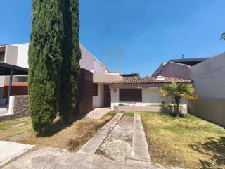 CASA EN RENA DE 1 NIVEL EN COLONIA LA LOMA CERCA DE BUGAMBILIAS