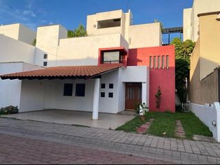 RENTA CASA AMPLIA EN TROJES DEL PEDREGAL CERCA DE LA UNIVERSIDAD