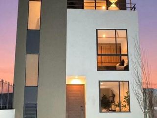 HERMOSA CASA EN PRIVADA AMPLIA DE 3 HABITACIONES TODAS CON BAÑO COMPLETO