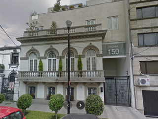 CASA AMPLIA en EXCELENTE UBICACION de REMATE en  ADJUDICACION .