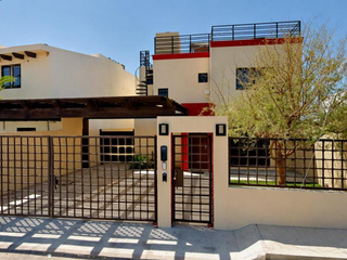 CASA EN LOS CABOS MUY AMPLIA, CUENTA CON TODOS LOS SERVICIOS Y AMENIDADES.