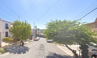 Casa ubicada en colonia San Andrés Chihuahua. Con 4 recamaras y 208m2. A solo unos minutos de Alsuper Plus Arboledas.