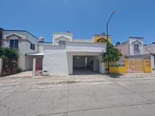 🏡 𝗖𝗮𝘀𝗮 𝗲𝗻 RENTA 𝗲𝗻 𝗠𝗲𝗱𝗶𝘁𝗲𝗿𝗿𝗮́𝗻𝗲𝗼 — 𝗖𝗶𝘂𝗱𝗮𝗱 𝗱𝗲𝗹 𝗖𝗮𝗿𝗺𝗲𝗻