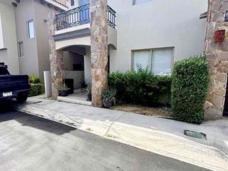 Más Espacio para tu Familia en El Tezal | 3 Recámaras | Amueblada | Cochera Eléctrica | $43,000
