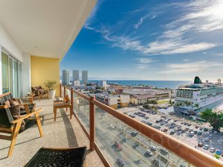 Departamento en venta en Puerto Vallarta. Condominio Deck 12
