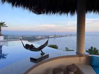 HERMOSA CASA EN RENTA VACACIONAL CON HELIPUERTO EN ACAPULCO