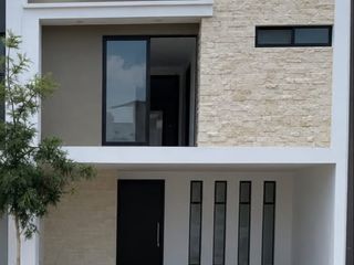 RENTA DE CASA NUEVA EN LA ANTIGUA CEMENTERA, PUEBLA, PUEBLE, 4 RECAMARAS, SALA DE TV Y ROOF GARDEN