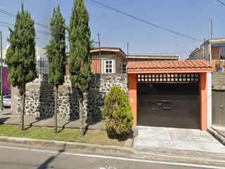 Caasa con 4 dormitorios y 380 m2 construidos en Pedregal de San Nicolas