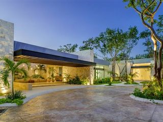 Casa en Valenia 3 rec ( cuenta con rec en planta baja ) y alberca privada !