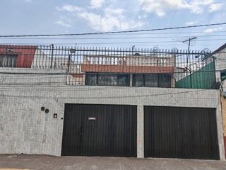 CASA PARA REMODELAR FRENE A PARQUE