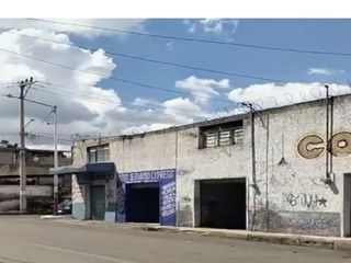 casa con locales en esquina