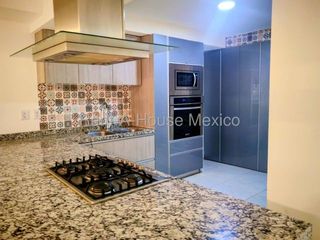 Rento casa en privada con amenidades en   zibata 3 recamaras 3 baños 2 autos