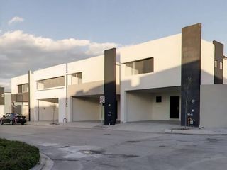 CASA ADJUDICADA  CON ALBERCA, MONTENOVA GARCÍA NUEVOLEÓN