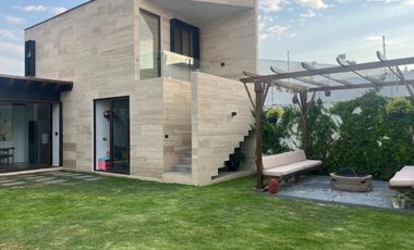 VENTA DE CASA EN PORTA FONTANA HERMOSOS ACABADOS