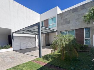 Casa en venta. Fraccionamiento Real Campestre, Cluster 1. Zona Country, Villahermosa, Tabasco.