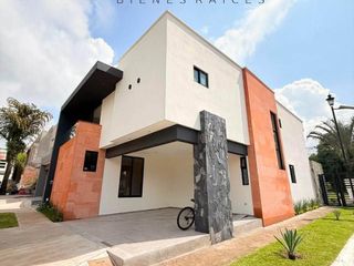 Vendo Bella Casa Nueva de 4 recámaras en Residencial Privado en Córdoba