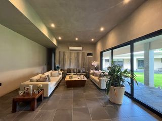 LUJOSA CASA DE UN SOLO NIVEL EN VENTA VILLA MAGNA, 4 RECS, 1000 M2