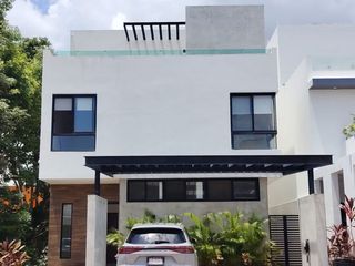 Casa en Renta en Aqua | Alberca Privada | Estudio | Doble Altura | $33,000