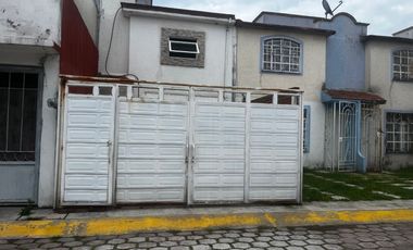 CASA EN VENTA EN SAUCES 5, TOLUCA.