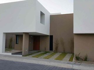 CUMBRES DEL LAGO JURIQUILLA, EXCELENTE CASA EN RENTA EN PROVADA AMENIDADES 3 RECÁMARAS, JARDÍN, CUARTO DE SERVICIO