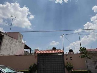 CASA EN RENTA EN FRACCIONAMIENTO CON VIGILANCIA EN ARBOLEDAS