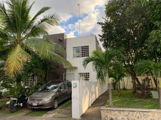 Casa amueblada lista para habitar en privada con alberca y acceso controlado